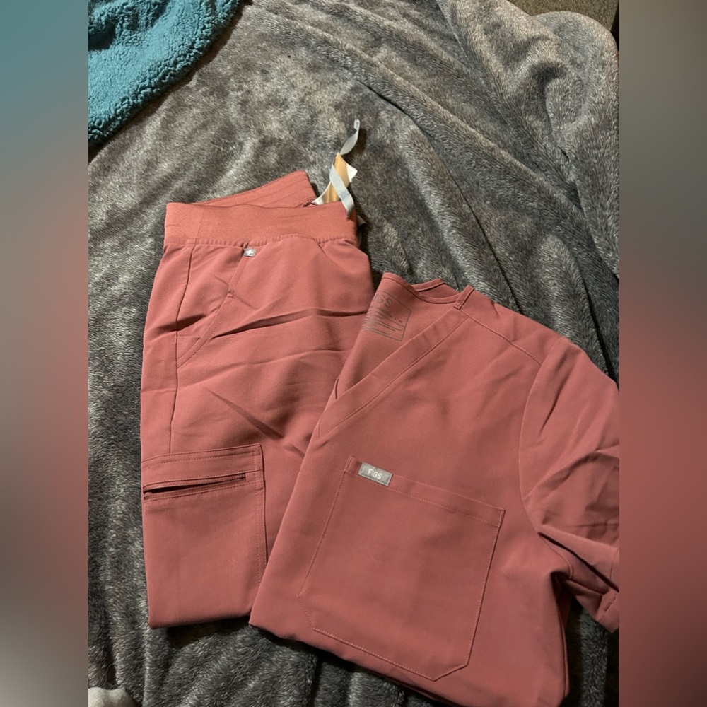 Figs mauve zamora jogger and top size M